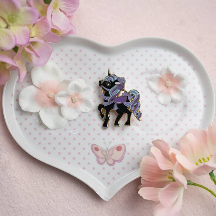 Sweet Dream Carousel Unicorn Pin: zwarte glittereditie voor wholesale door Fluffy Tori