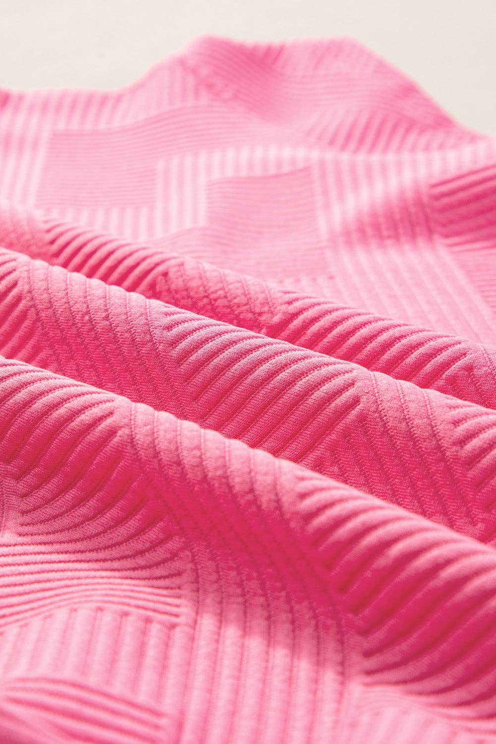 PRETTY BASH – Großhandel Loungewear-Set – Damen – Set aus unifarbenem T-Shirt mit Struktur und Hose mit Kordelzug27