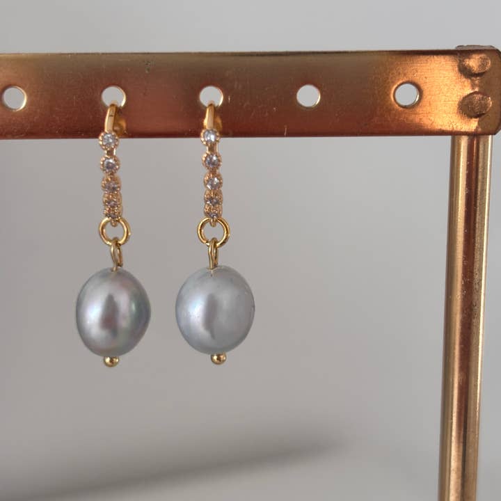 OE! - Wholesale Dangle Earrings - MYSTÉA - Earrings with Grey Freshwater Pearls and Zirconia – 18K Gold Plated, Made in Italy3