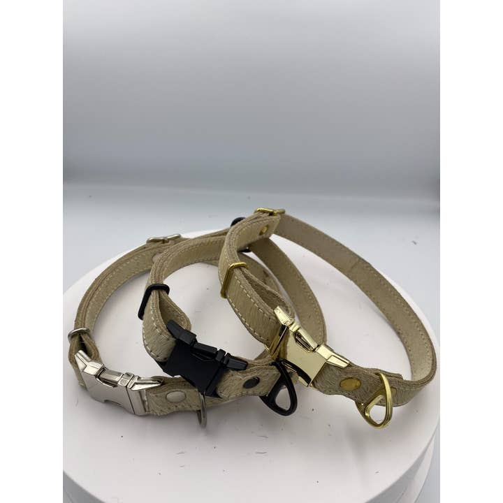 Collare Universale Con Pelo Di Mucca 18 mm - Bianco per la vendita all'ingrosso da parte di Kenjan Læderværksted