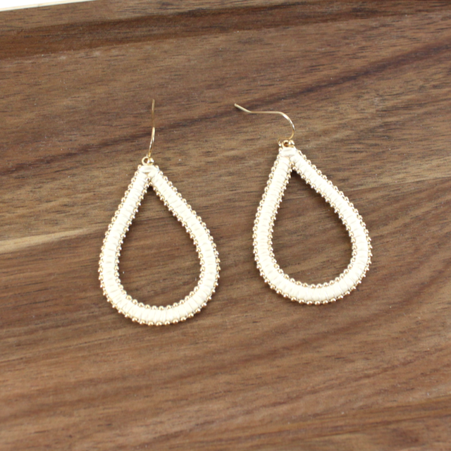 Pretty Persuasions - Vendita all'ingrosso Orecchini pendenti - E24508 Orecchini pendenti a goccia intrecciati in ecopelle2