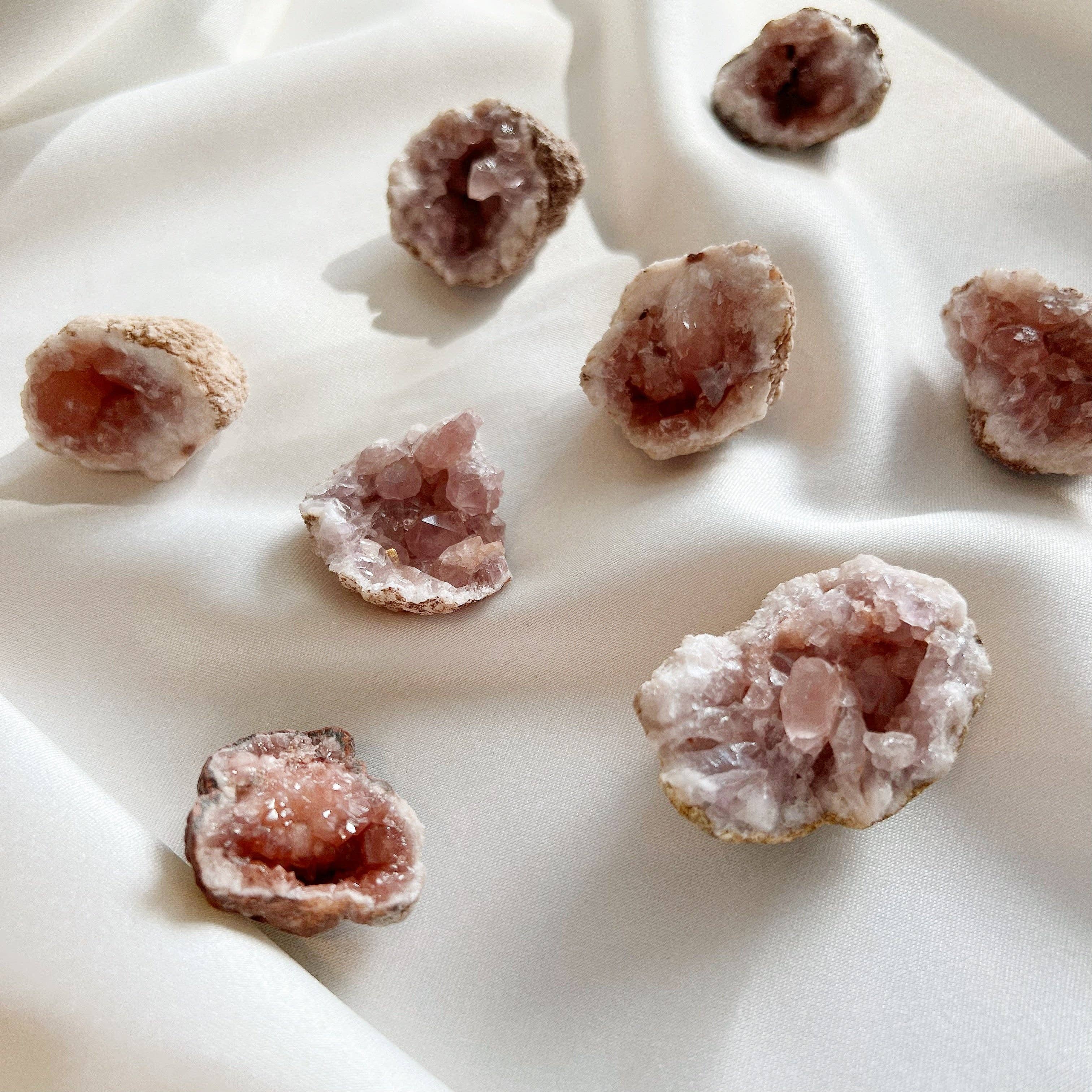 Wild Moon Artistry - Wholesale Spirituele steen/kristal - Roze amethist geode4
