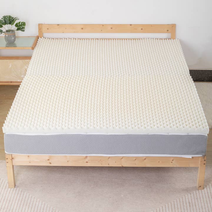 Beige Surmatelas alambiqué en mousse viscoélastique infusée de cuivre de 2 pouces en vente sur Faire