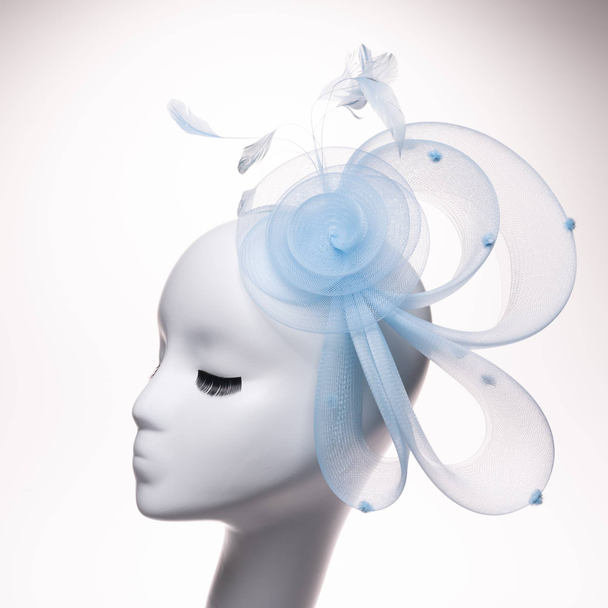 KaKyCo - Venta al por mayor Tocado - Mujer - Fascinador de cóctel con lazo de flor de crinolina y pluma | 5610H3