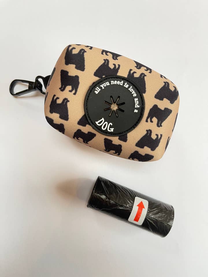 Porta-Sacos Pug Poo com Sacos Grátis por atacado de Gifted Wholesale Ltd