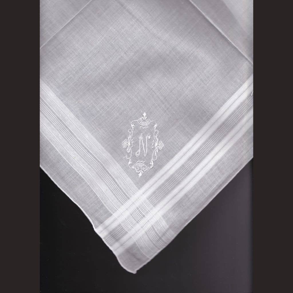Eastern Sunrise Lace And Linens Inc. - Vente Mouchoir en tissu – homme - Mouchoir vintage brodé à la main en madère avec initiales homme11