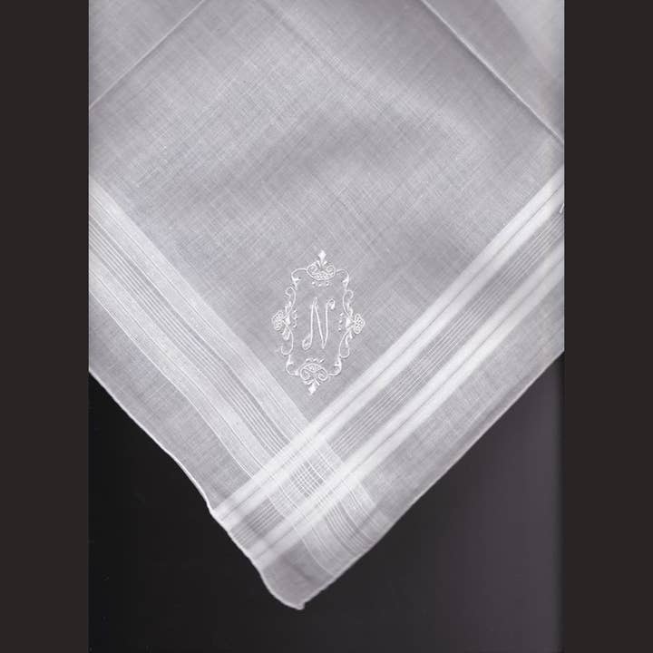Eastern Sunrise Lace And Linens Inc. - Vente Mouchoir en tissu – homme - Mouchoir vintage brodé à la main en madère avec initiales homme11