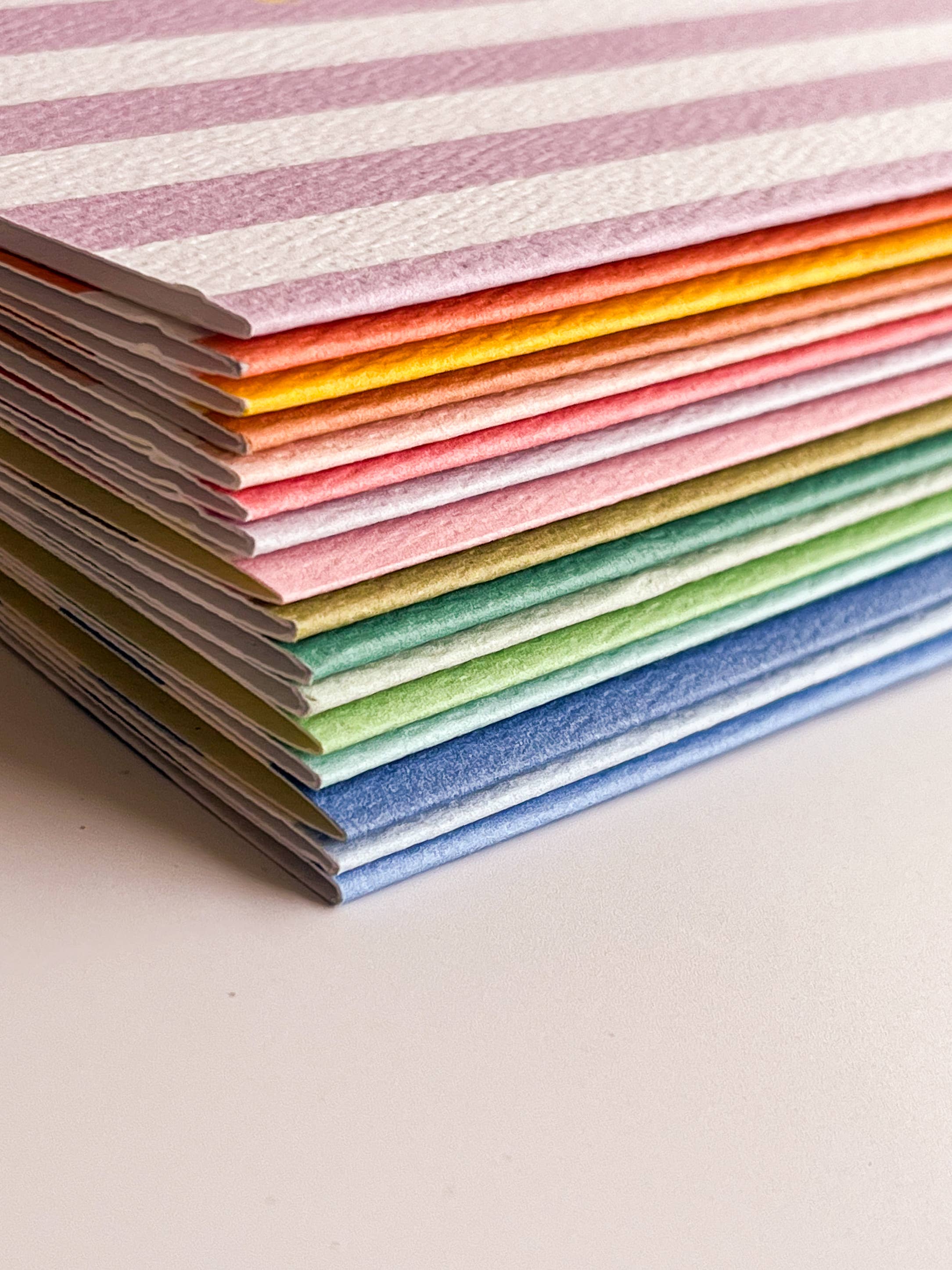 Fin Studio – Engroshandel Notesbog – Stribet notesbog med kontrastfarve5