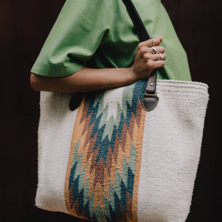 AMASOUK - Wholesale Shoulder Bag - Women's - Equinox Tote2