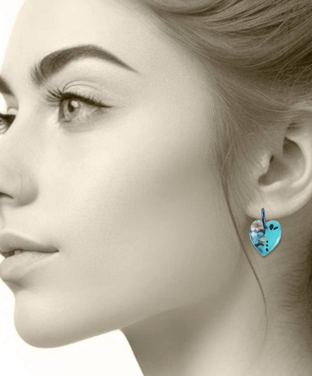 Pipapaper - Wholesale Hoop Earrings - Mini hearts with hoop2