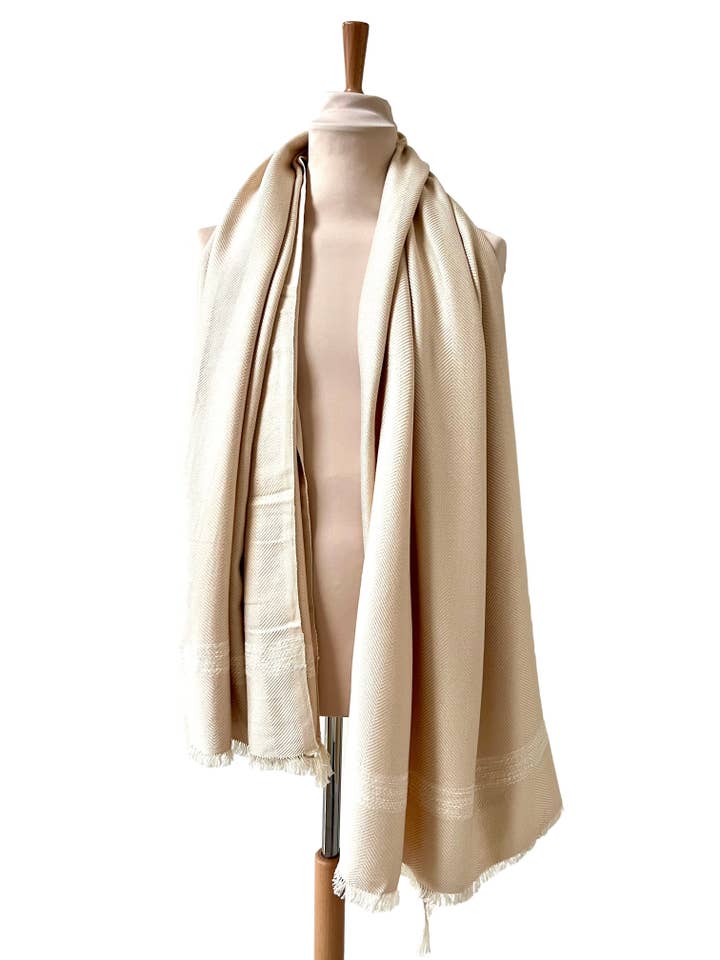 Den Store Bløde Krama Creme i sin palmebarkæske for engroshandel hos Krama Heritage