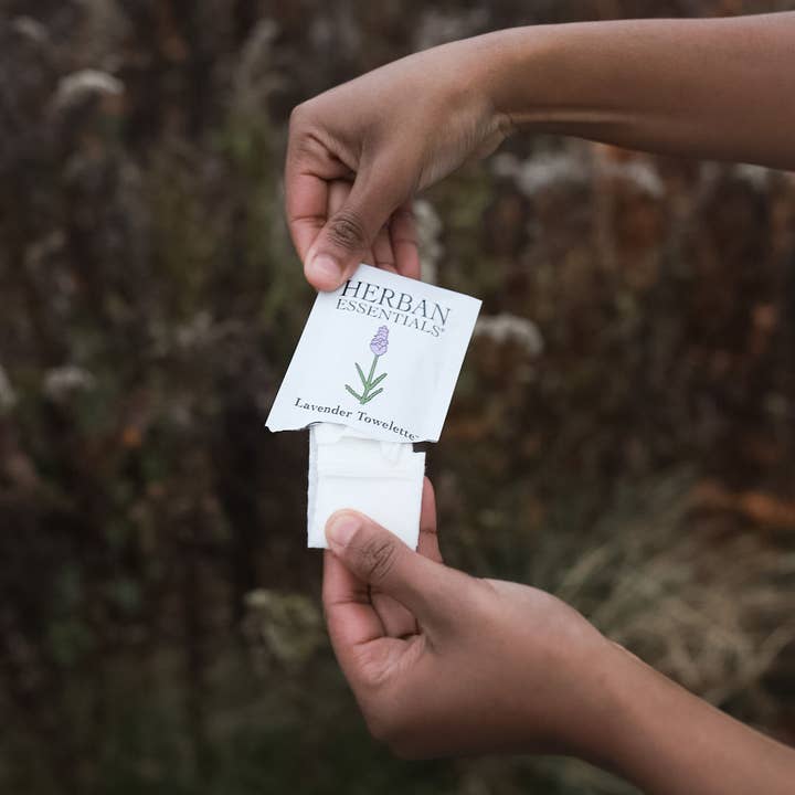 Herban Essentials - Wholesale Essential Oil - Lavender Towelettes - 7 Individual Essential Oil Wipes