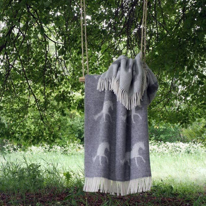 JJ Textile - Wholesale Throw Blanket - Horse Soft Grey Pure Wool Throw2
