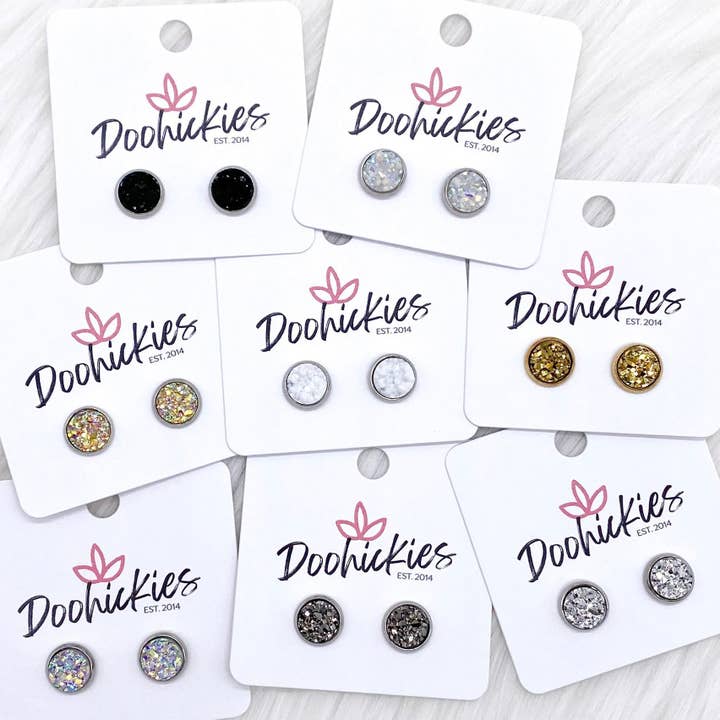 Orecchini a bottone singoli da 8 mm per uso quotidiano per la vendita all'ingrosso da parte di Doohickies