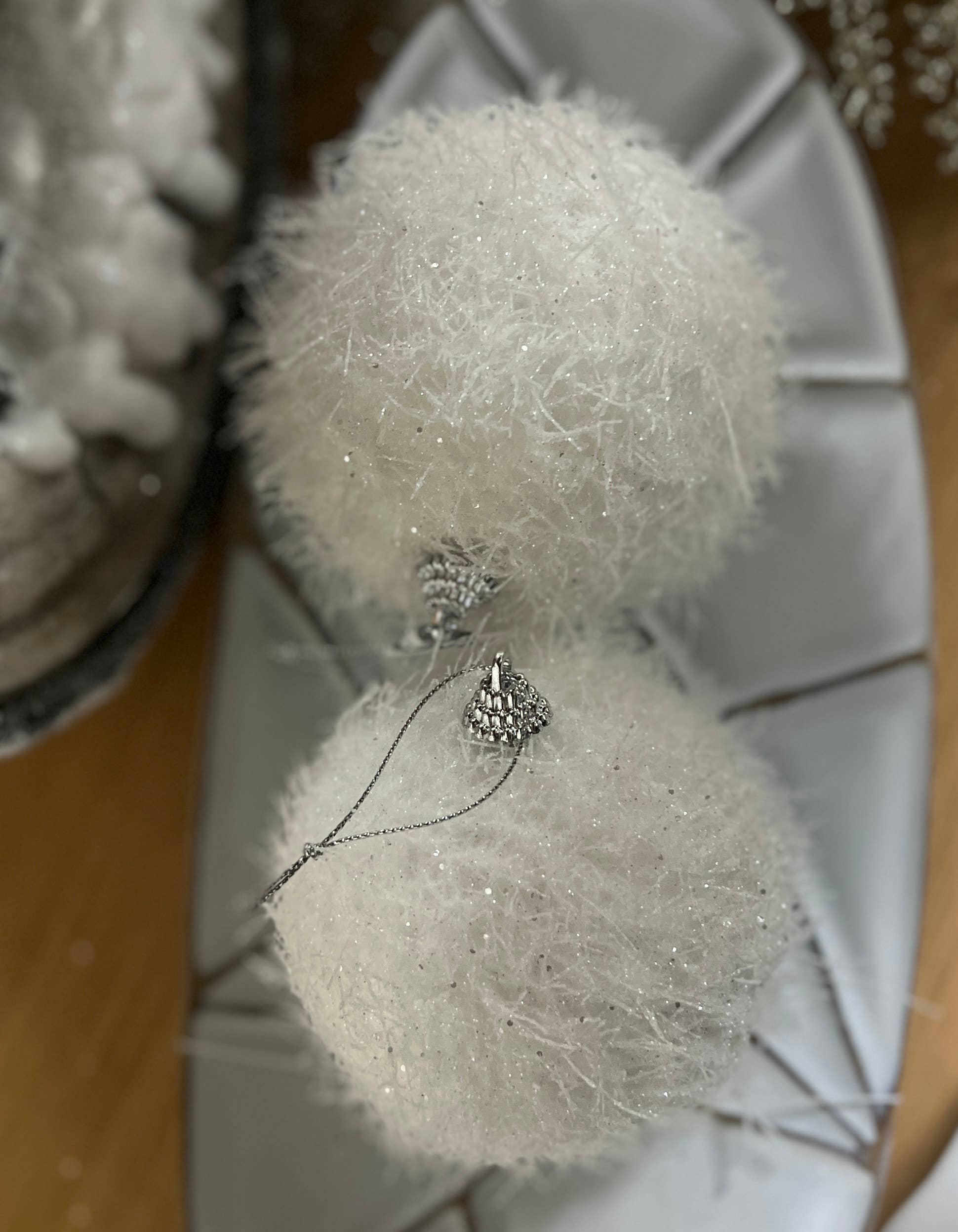 Wholesale Home Decor - Wholesale Ornament Set - Large Snowball 4in Ornaments Set 20