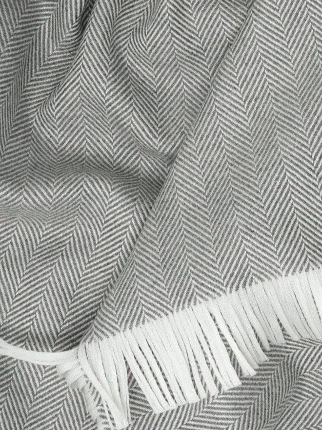 Luksus italiensk uldplaid MISTY. Dobbeltsidet. Grå for engroshandel hos SOWL