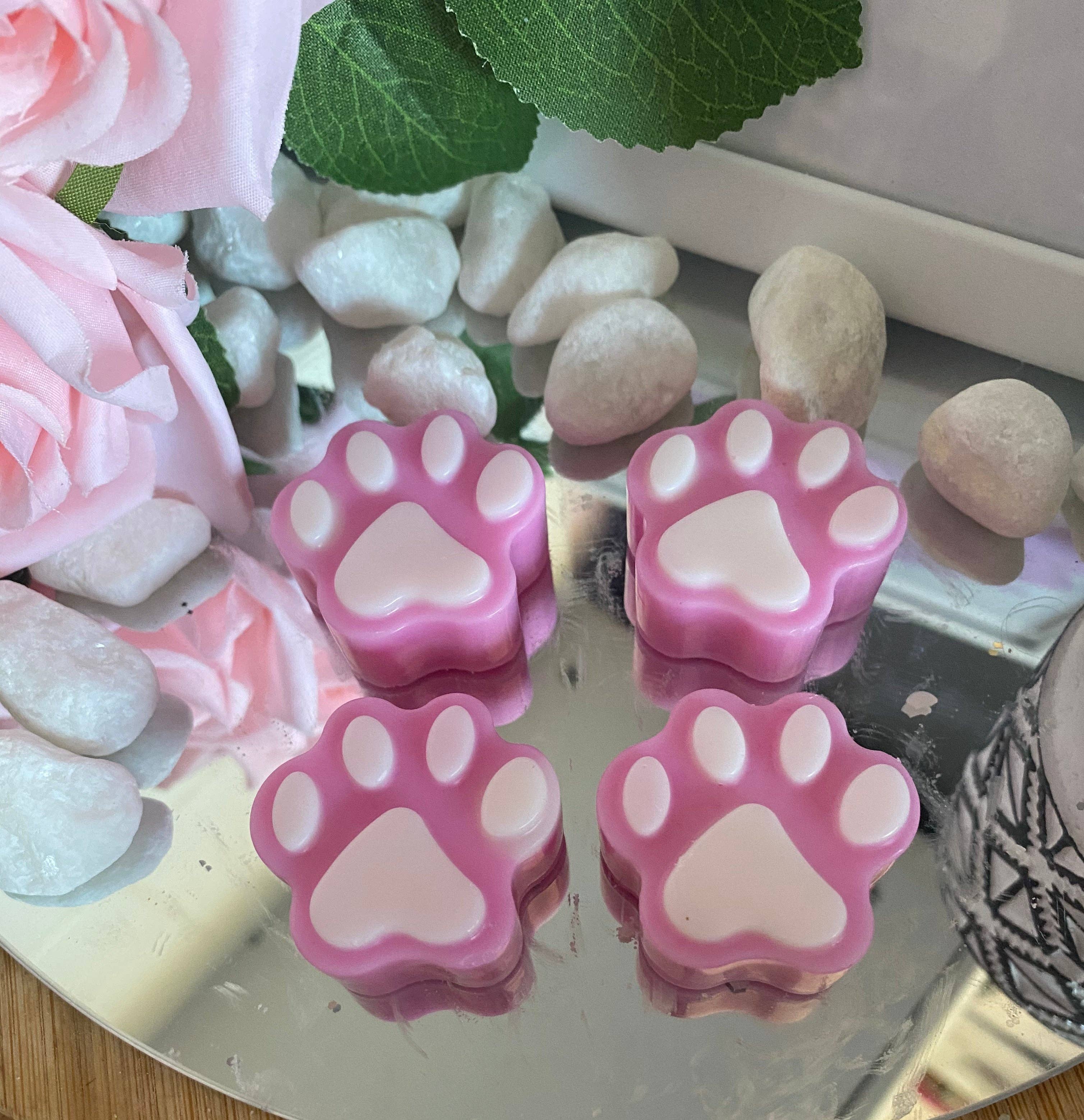 Lyndseys Magical Melts – wholesale Flat wrap – Large paw print wax melts1