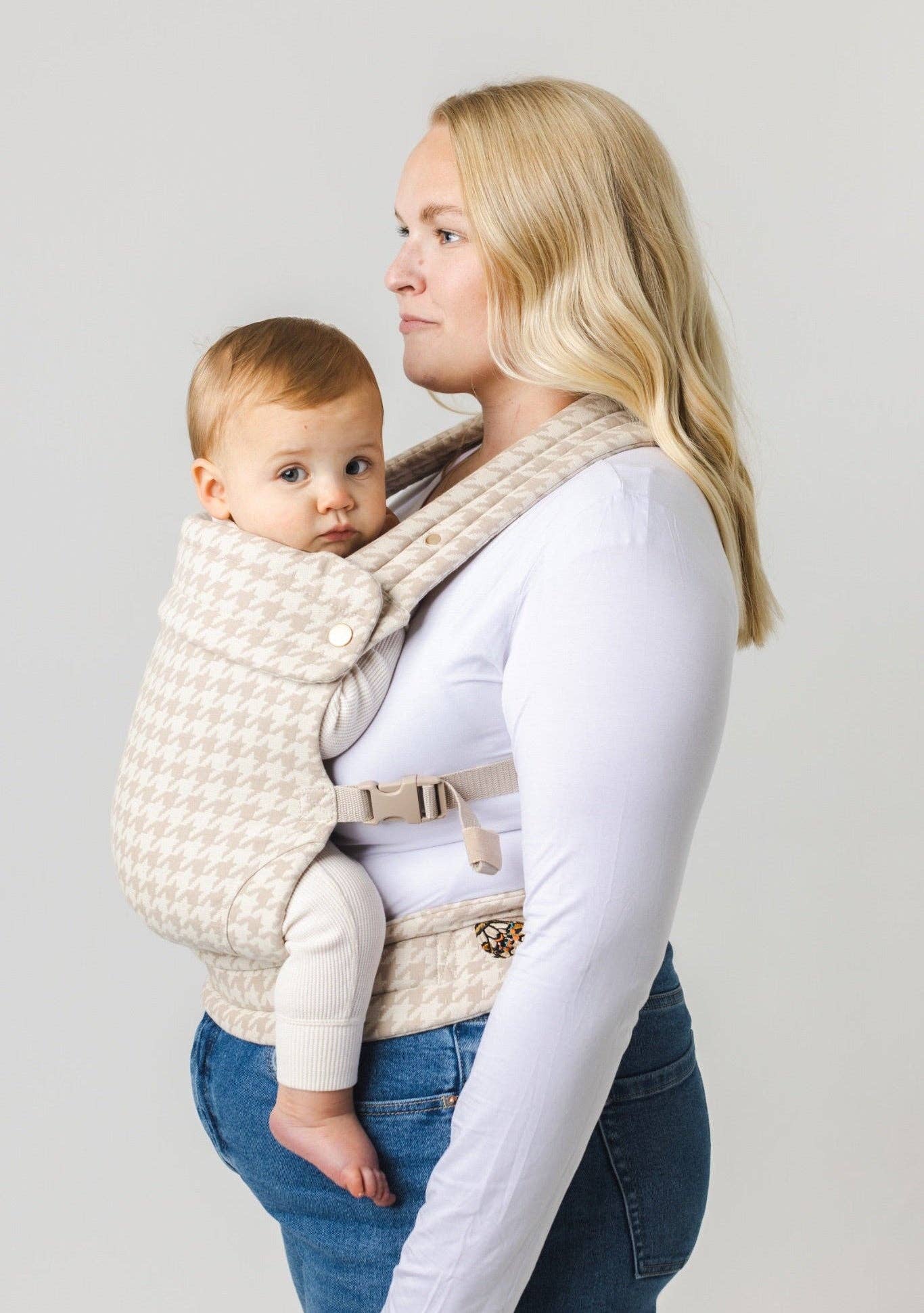 Mabē Baby Carriers – wholesale Baby carrier – The Monarch Carrier - Houndstooth