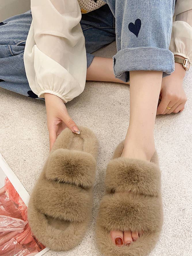 UNISHE - Wholesale Slippers - Women's - Winter Flat Warm Fluffy Slippers ZZKF0342