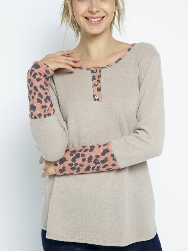 SOLID CASHMERE LÅNGÄRMAD KNAPPTOPP för wholesale av Heyday