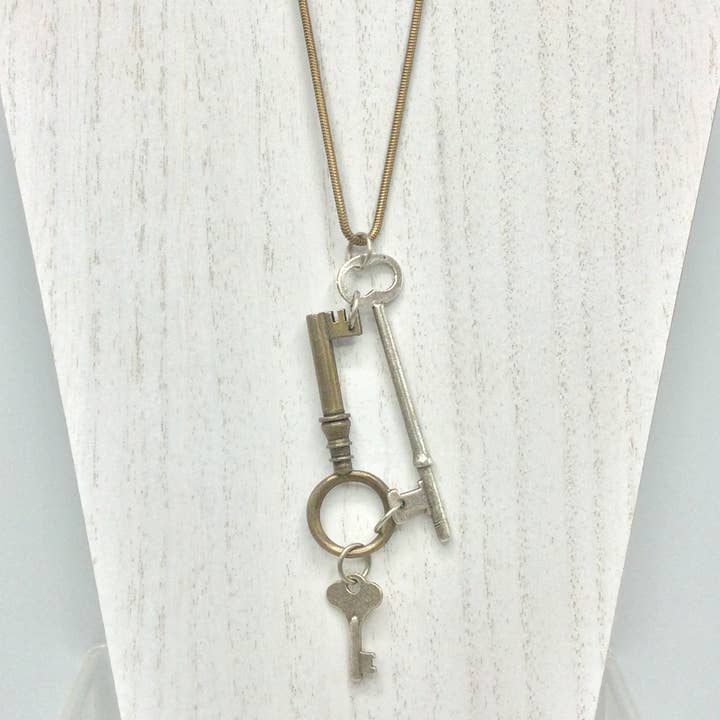 Halsband med hängsmycke i blandad metall - 4507 för wholesale av Alchemy Inc