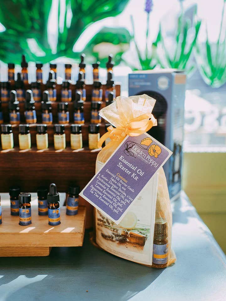 Kit de démarrage pour huiles essentielles pour la vente par Golden Poppy Herbal Apothecary