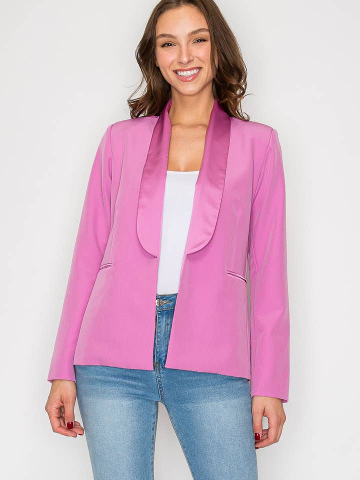Blazer avec détail en satin pour la vente par DNA Couture