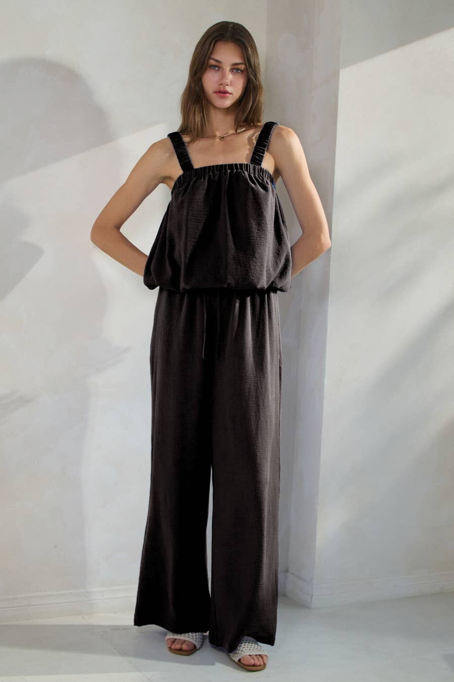 Oddi – wholesale Set med topp och byxa – Dam – Set med topp och vida byxor i solid luftflödesbubbla1