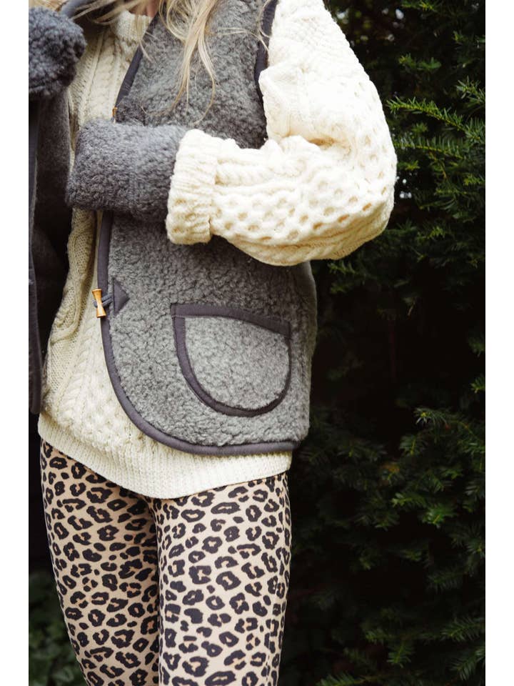 We Are Wovens - Wholesale Outerwear Vest - Women's - Wollen bodywarmer - Black Tea1