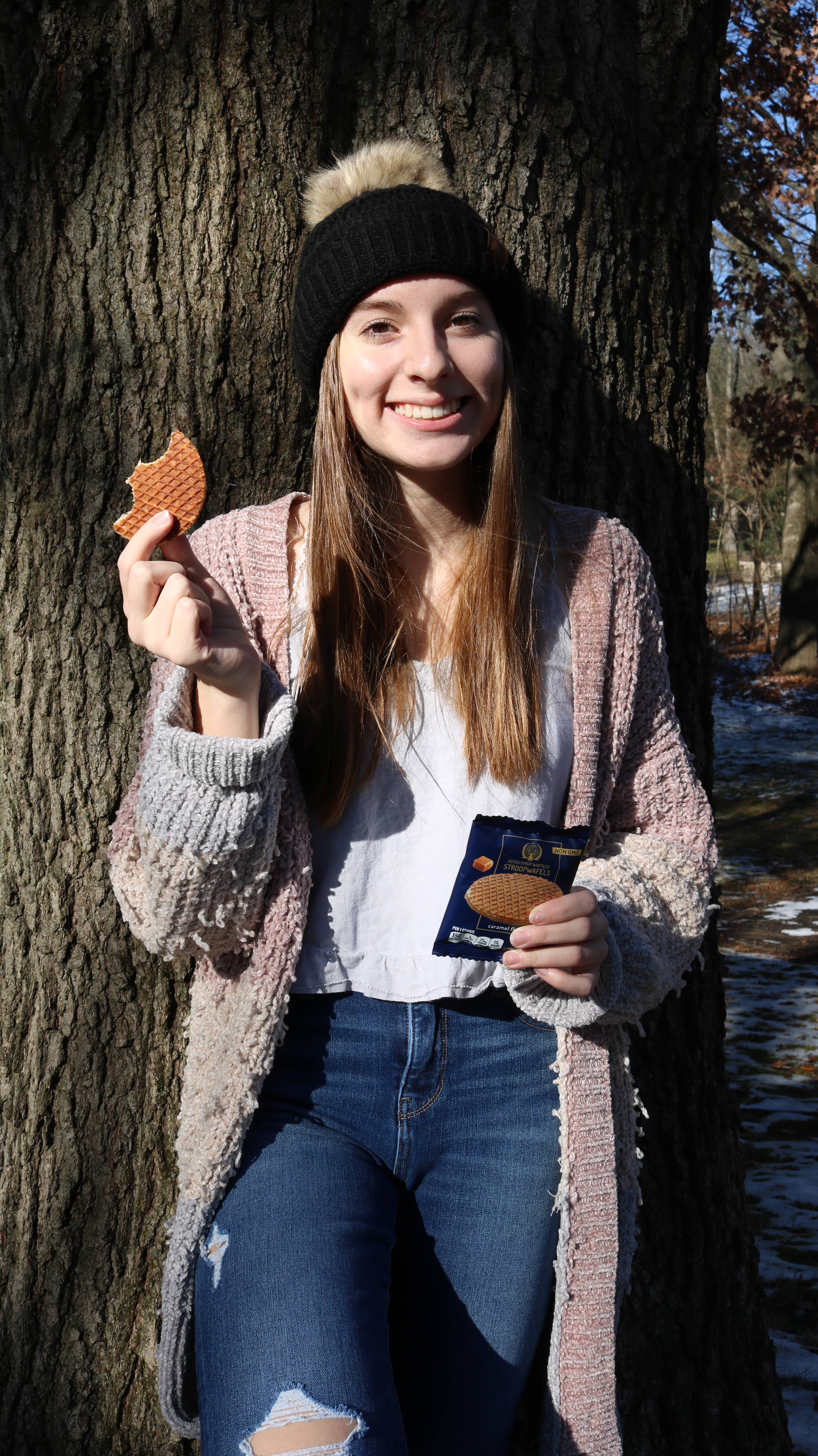 Dutch Waffle Company Stroopwafel Cookie - Wholesale Cookie - 1-Pack Stroopwafel in Dutch Display, cookie - snack (32ct)1