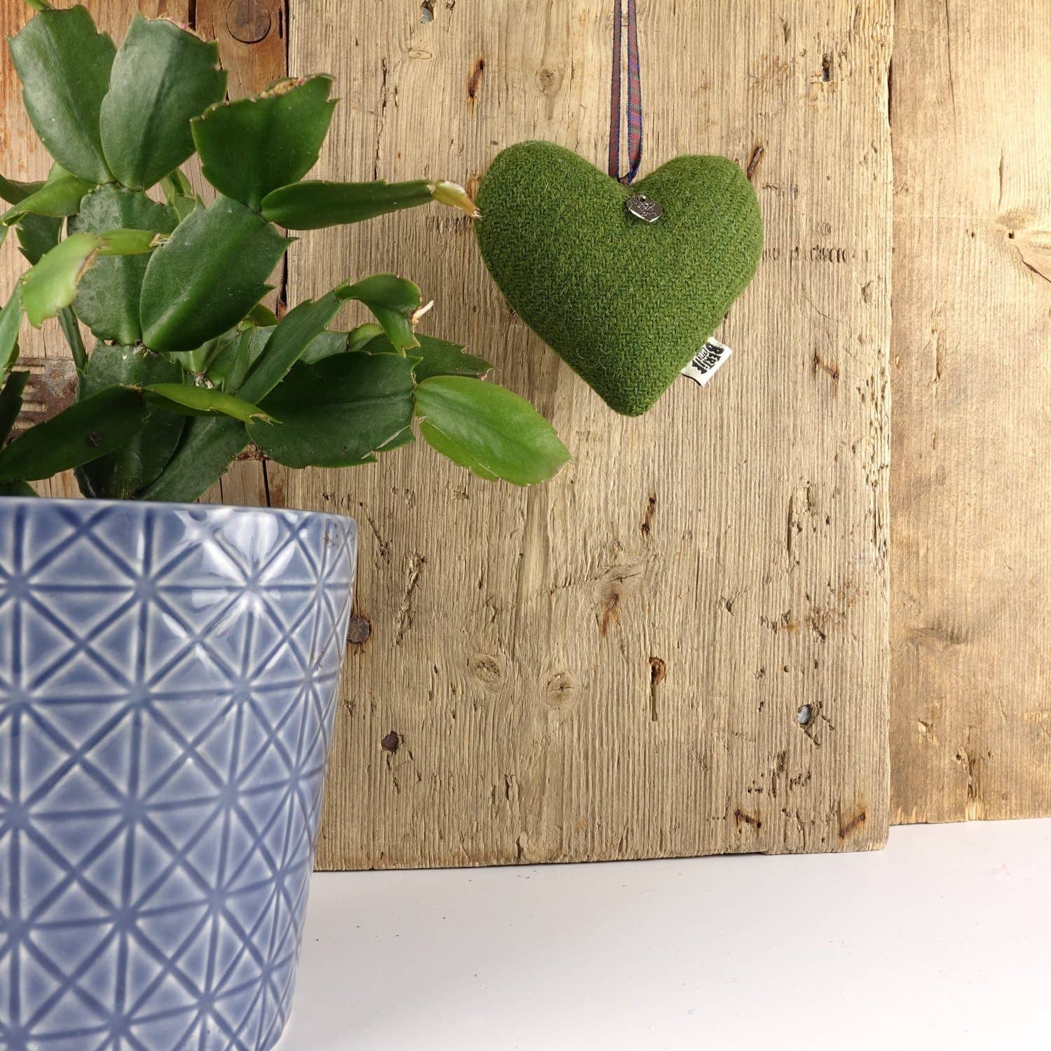 Bertie Girl – wholesale Ornament – Muckle Heart - Moss Green2