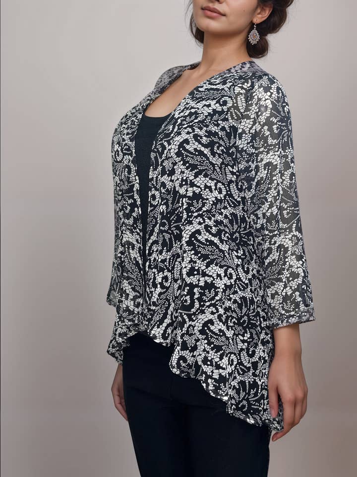 Cardigan Transparent à Imprimé Floral - Noir et Crème pour la vente par Casual & Co.