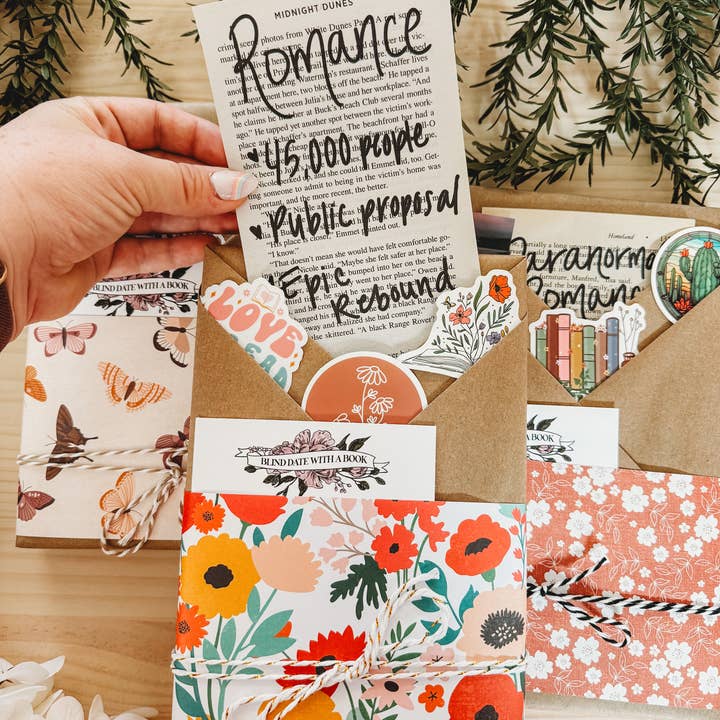 Midnight Readers Shop - Wholesale Book - Adult - Blind date with a Book