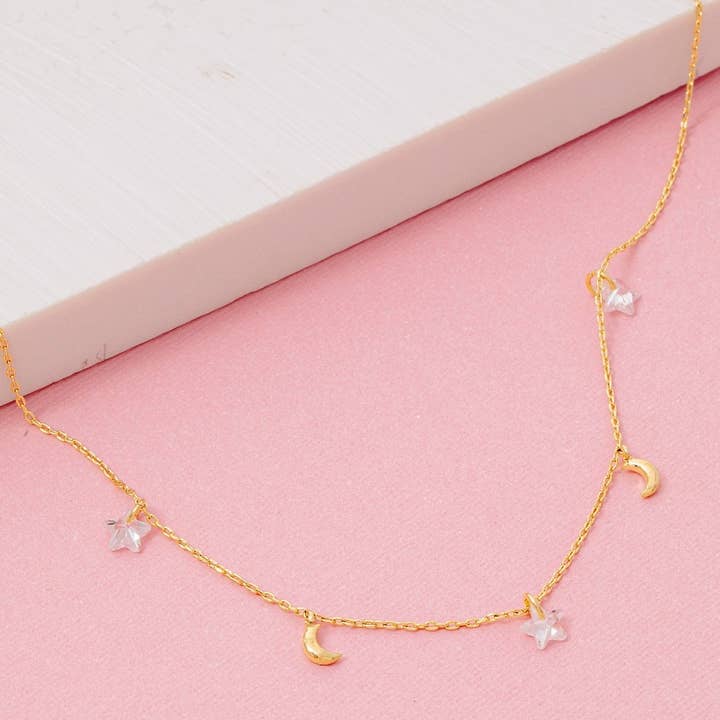 Collana a stazione con stelle e luna in cz placcata oro per la vendita all'ingrosso da parte di Fame Accessories
