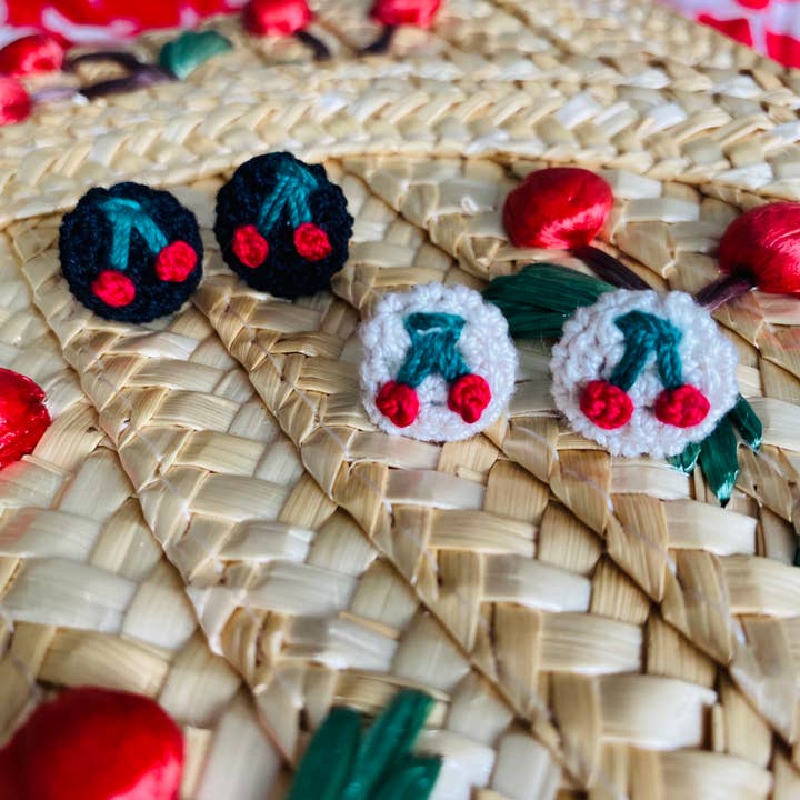 Geborduurde kersenkleurige gehaakte studs voor wholesale door Bird Nest Closet