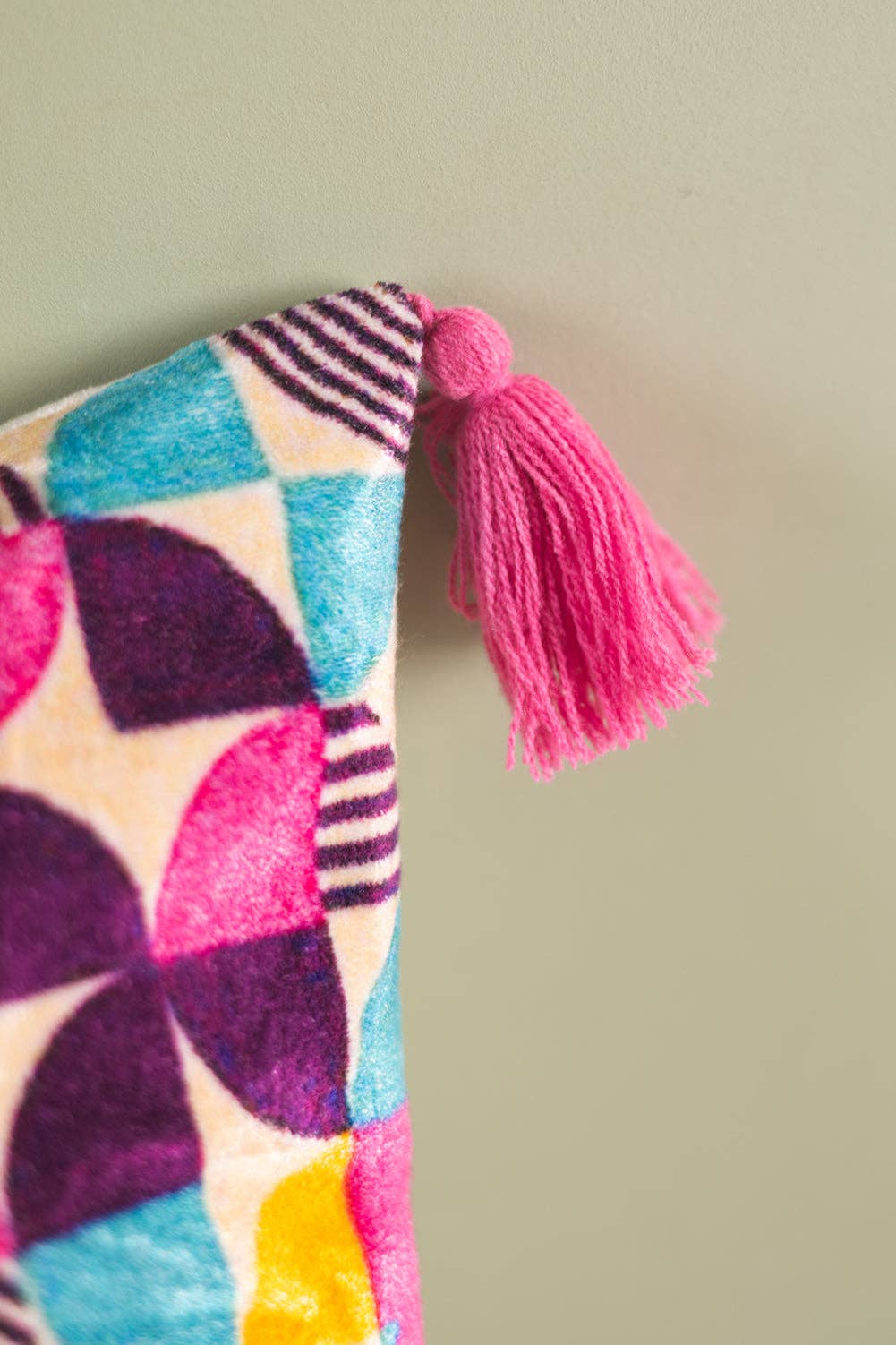 Ian Snow Ltd – wholesale Chair cushion – Suzy Velvet Cushion Cover3