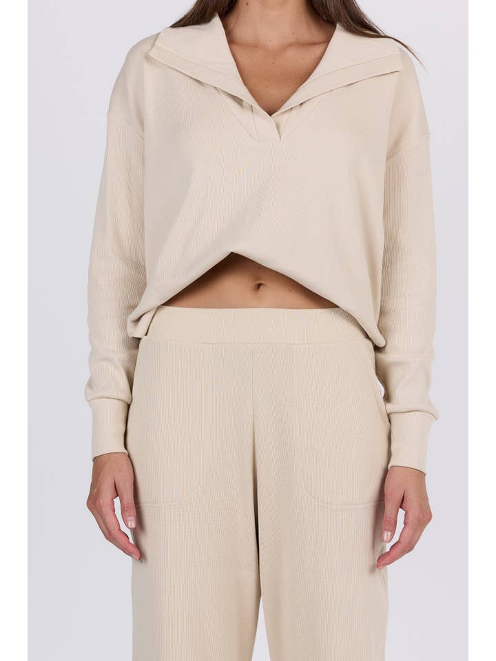 Beige Time Out Top för wholesale på Faire5