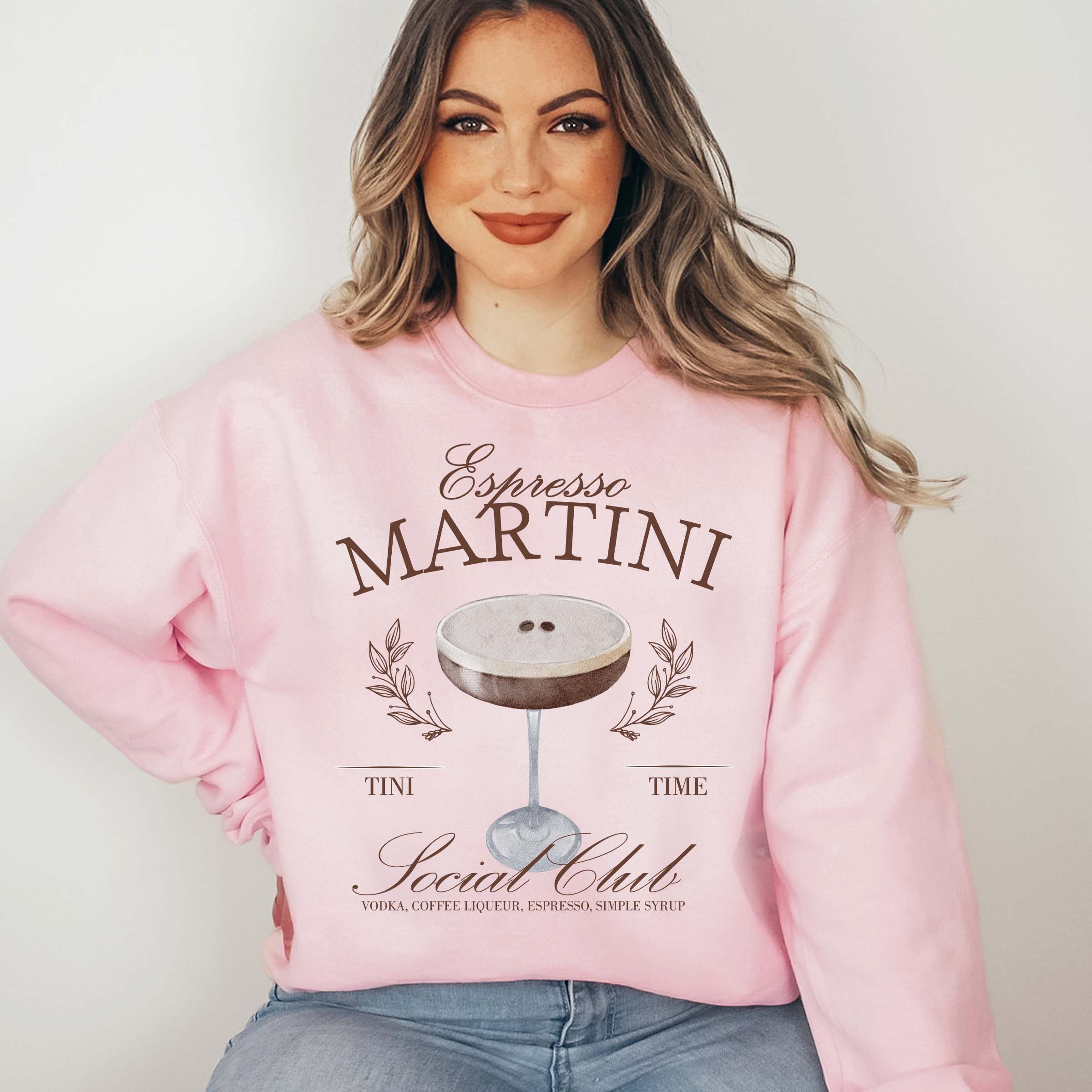 Limeberry Designs – Engroshandel Grafisk Sweatshirt - Dame – Espresso Martini Social Club Engros Crew Sweatshirt3