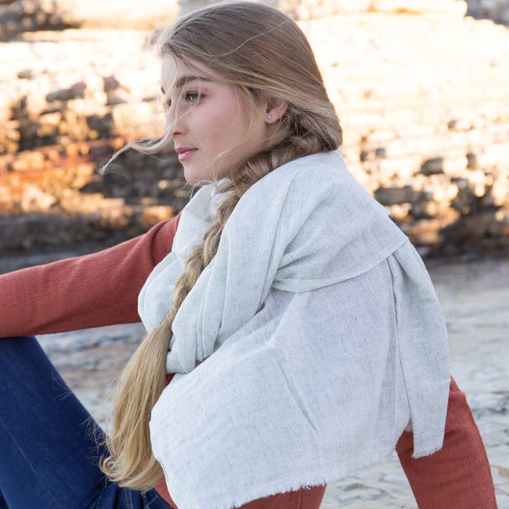 Tavy Tavy - Wholesale Scarf - Unisex - Cool Fog Light Gray 100% Cashmere Scarf Featherlight & Airy1