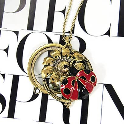 TheTizana – wholesale Hänge-/berlockhalsband – Nyckelpiga med blomma 6 gånger förstoringsglas förstoringsglas3