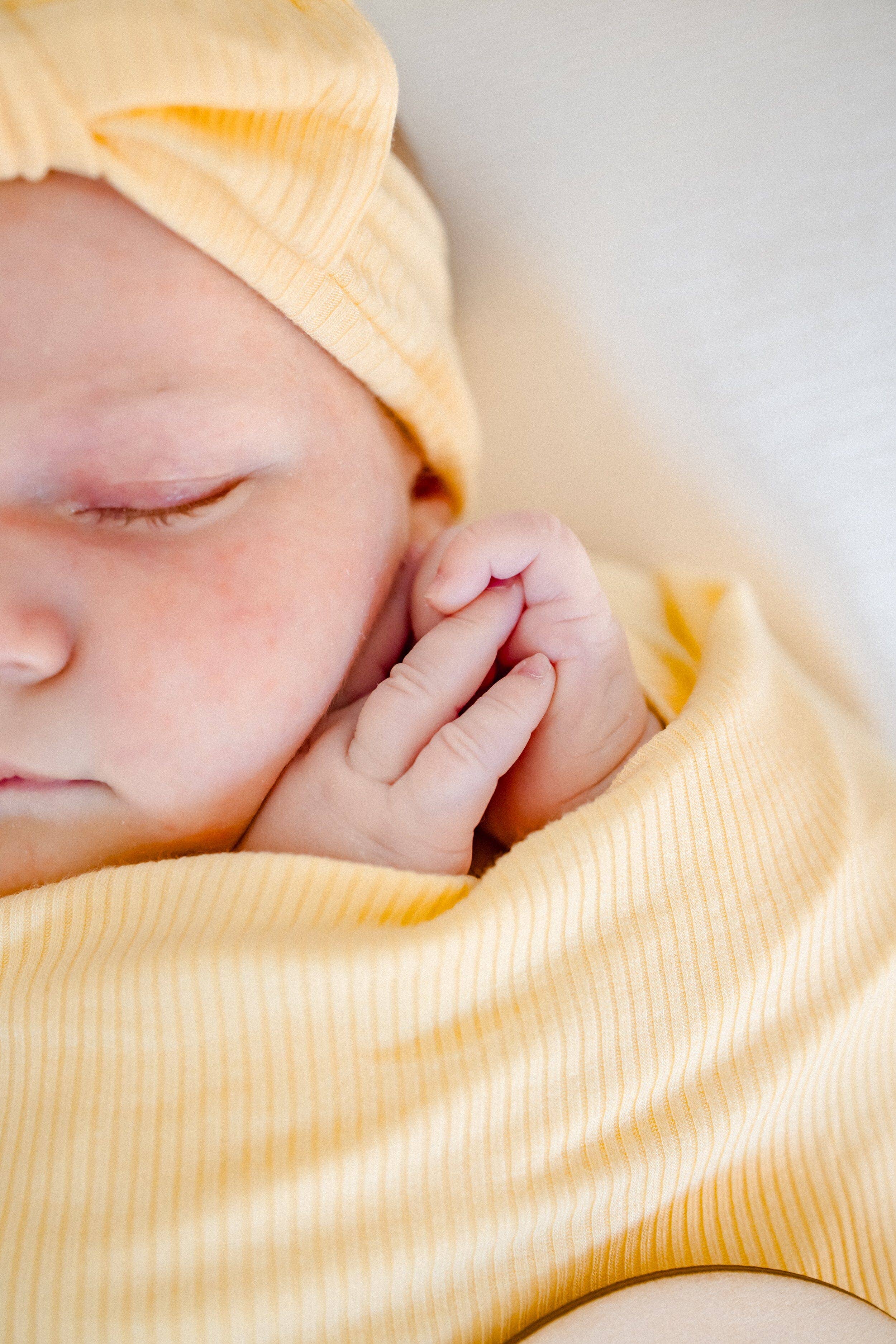 Kiin Baby - Wholesale Swaddle - Baby - Bamboo Stretch Swaddle13