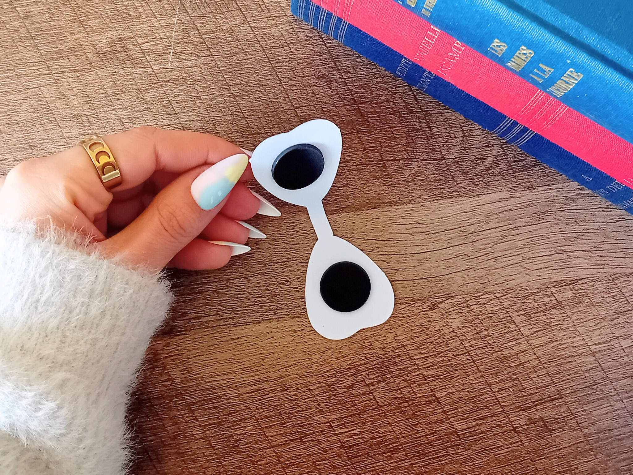 La baleine qui embosse - Wholesale Bookmark - Magnetic Bookmark - Ouija Drop1