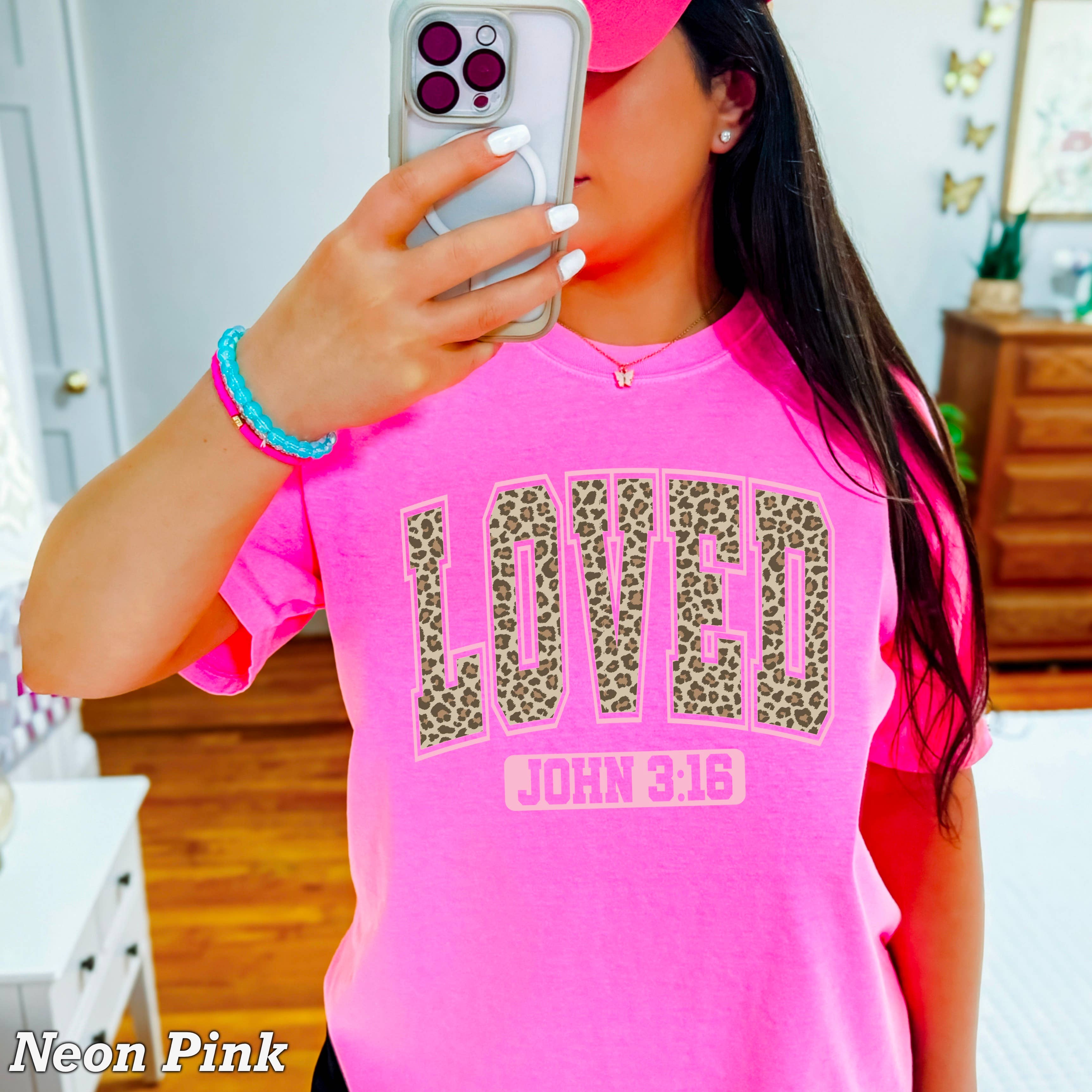 Shoppe SHC – Großhandel T-Shirt mit Siebdruck – Damen – Leopard Liebte Valentinstag Shirt | Comfort Colors1