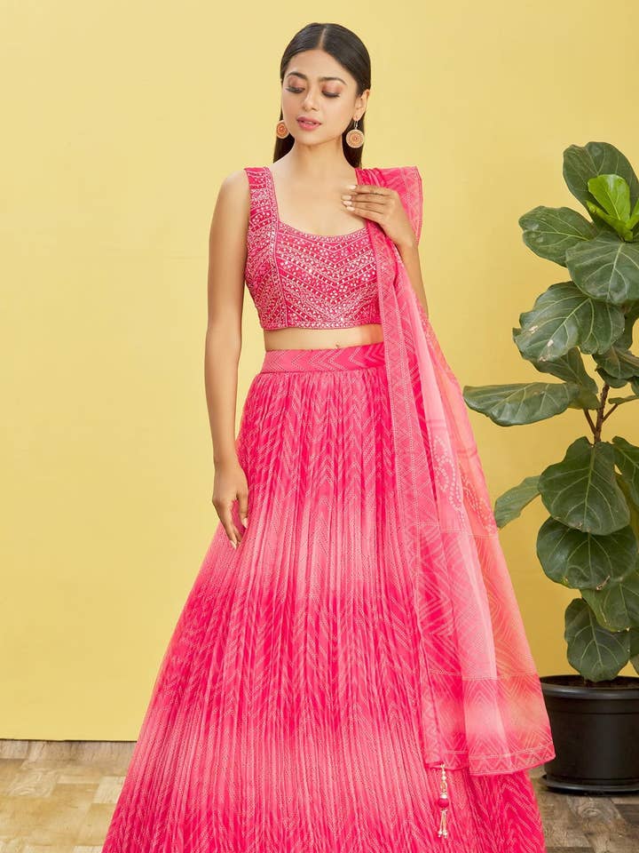 Lyserød Slub Silke Lehenga Choli til Indisk & Pakistansk Bryllupsfestival - Paillet- og Trådbroderi, Zari-arbejde, Printarbejde, Ægte Spejlarbejde for engroshandel hos HATKE BRIDE