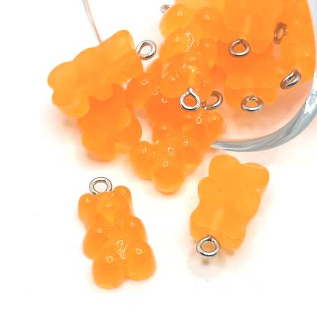 Charms 3D en résine en forme d'ours en gélatine orange avec vis à œil, 20x12mm pour la vente par Guerrilla Charm