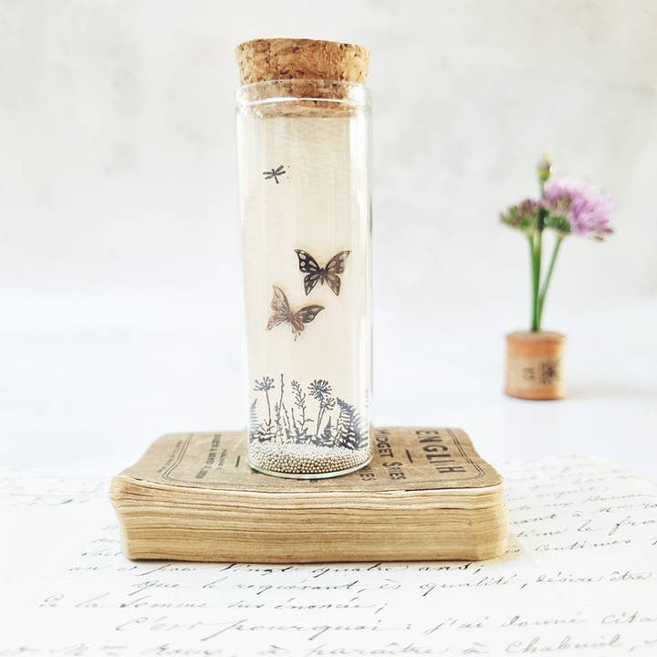 Klassiske sommerfugløreringe i en flaske for engroshandel hos Zamsoe