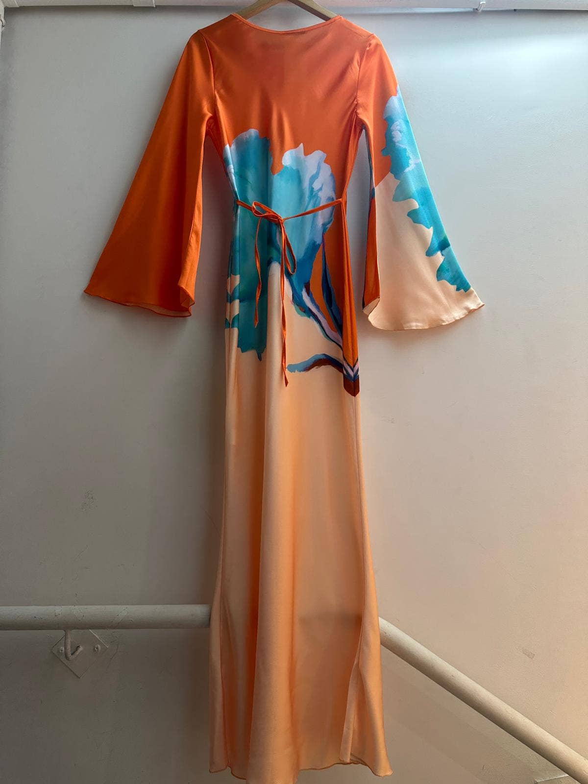 LORIANE – Großhandel Kleid – Damen – LORIANE Bedrucktes langes Kleid mit Bindebändern7