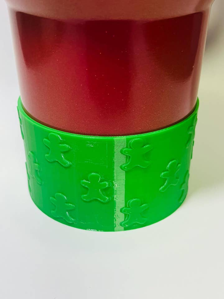 Stivale per Bicchiere a Forma di Omino di Pan di Zenzero Stampato in 3D Adatto per Bicchiere Stanley per la vendita all'ingrosso da parte di Agape Designs 3D