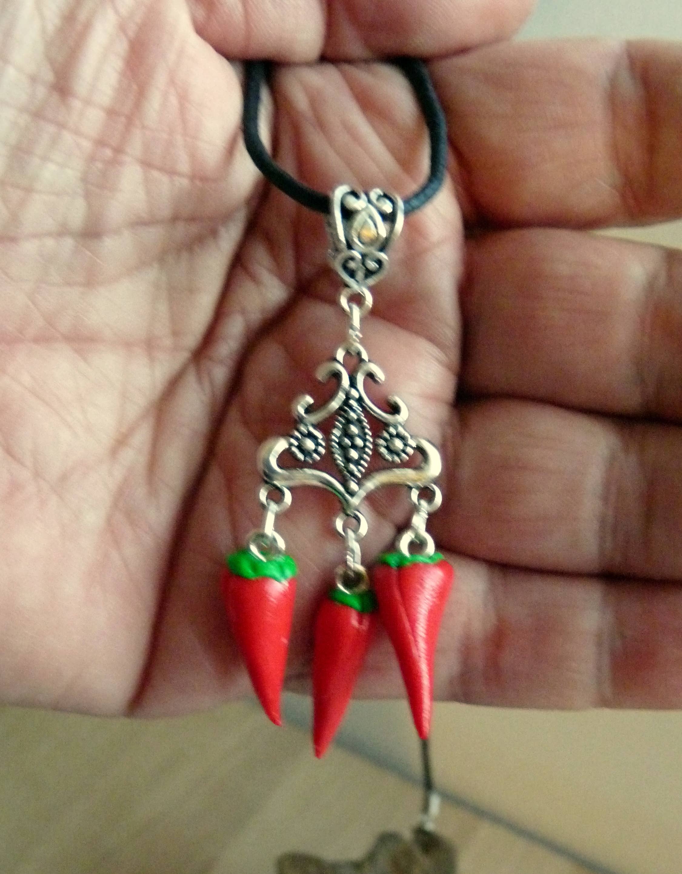 Sofishops - Wholesale Pendant/Charm Necklace - Basque pendant 3 peppers6