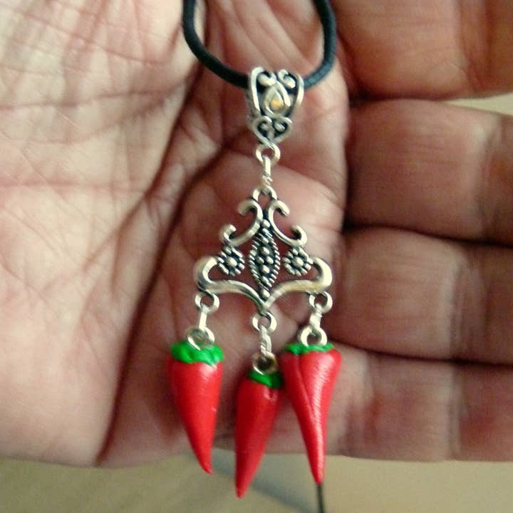 Sofishops - Wholesale Pendant/Charm Necklace - Basque pendant 3 peppers6